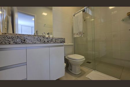 Casa de condomínio à venda com 560m², 6 quartos e 12 vagas Casa de condomínio à venda com 560m², 6 quartos e 12 vagasBanheiro da Suíte 3