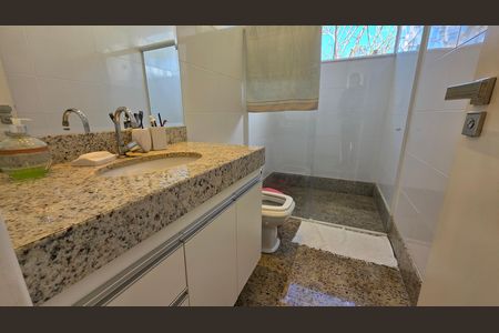 Casa de condomínio à venda com 560m², 6 quartos e 12 vagas Casa de condomínio à venda com 560m², 6 quartos e 12 vagasBanheiro suíte 5