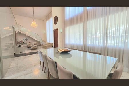 Casa de condomínio à venda com 560m², 6 quartos e 12 vagas Casa de condomínio à venda com 560m², 6 quartos e 12 vagasSala