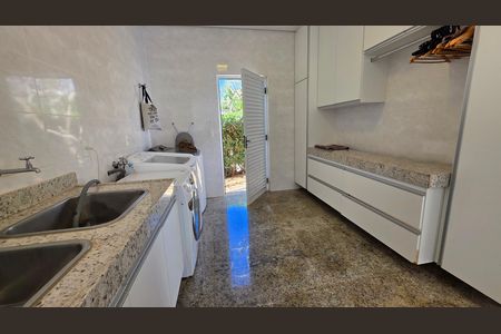 Casa de condomínio à venda com 560m², 6 quartos e 12 vagas Casa de condomínio à venda com 560m², 6 quartos e 12 vagasLavanderia (Torneira)