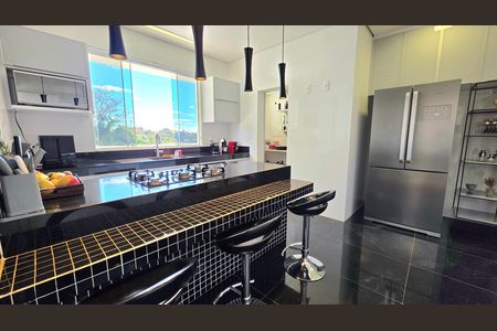 Casa de condomínio à venda com 560m², 6 quartos e 12 vagas Casa de condomínio à venda com 560m², 6 quartos e 12 vagasCozinha - Armários