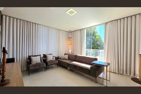 Casa de condomínio à venda com 560m², 6 quartos e 12 vagas Casa de condomínio à venda com 560m², 6 quartos e 12 vagasSala de tv