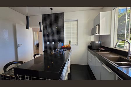 Casa de condomínio à venda com 560m², 6 quartos e 12 vagas Casa de condomínio à venda com 560m², 6 quartos e 12 vagasCozinha