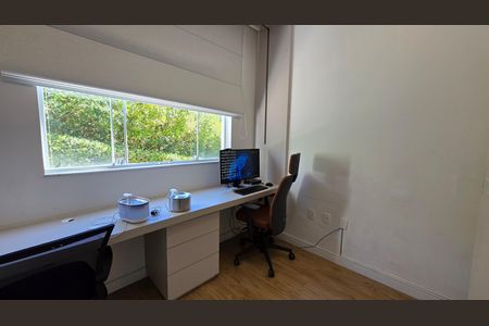 Casa de condomínio à venda com 560m², 6 quartos e 12 vagas Casa de condomínio à venda com 560m², 6 quartos e 12 vagasEscritório