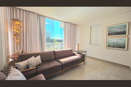 Casa de condomínio à venda com 560m², 6 quartos e 12 vagas Casa de condomínio à venda com 560m², 6 quartos e 12 vagasSala de TV