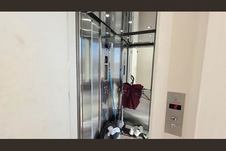 Casa de condomínio à venda com 560m², 6 quartos e 12 vagas Casa de condomínio à venda com 560m², 6 quartos e 12 vagasElevador