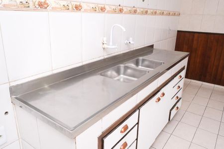 Cozinha de casa para alugar com 2 quartos, 161m² em Guarani, Nova Iguaçu