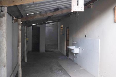 Quintal Fundos de casa para alugar com 2 quartos, 161m² em Guarani, Nova Iguaçu