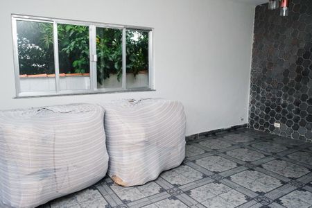 Sala de casa para alugar com 2 quartos, 161m² em Guarani, Nova Iguaçu