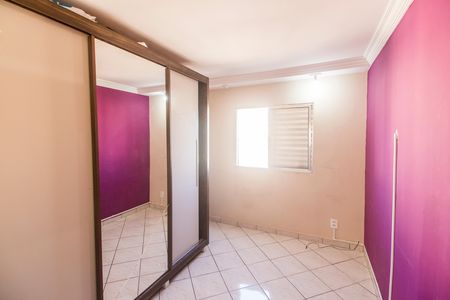 Quarto 2 de apartamento para alugar com 2 quartos, 50m² em Conj. Hab. Pres. Castelo Branco, Carapicuíba
