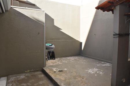 Quintal de casa à venda com 2 quartos, 93m² em Jardim Trevo, Jundiaí