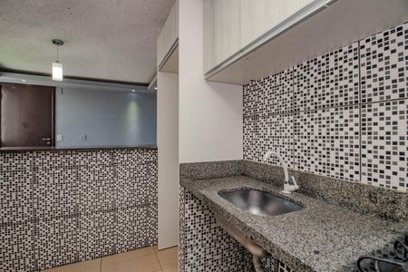 Cozinha e Área de Serviço de apartamento à venda com 2 quartos, 38m² em Jardim Dona Leopoldina, Porto Alegre