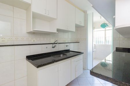 Cozinha de apartamento para alugar com 2 quartos, 54m² em Vila Guedes, São Paulo