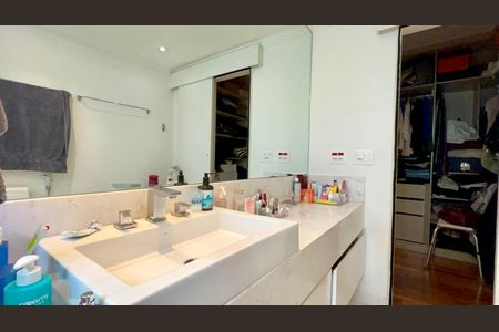 Apartamento à venda com 151m², 2 quartos e 3 vagas Apartamento à venda com 151m², 2 quartos e 3 vagasBanheiro da Suíte