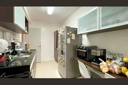 Apartamento à venda com 151m², 2 quartos e 3 vagas Apartamento à venda com 151m², 2 quartos e 3 vagasCozinha