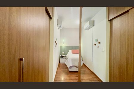 Apartamento à venda com 151m², 2 quartos e 3 vagas Apartamento à venda com 151m², 2 quartos e 3 vagasSuite