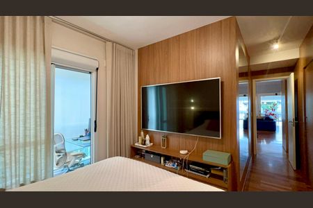 Apartamento à venda com 151m², 2 quartos e 3 vagas Apartamento à venda com 151m², 2 quartos e 3 vagasSuite