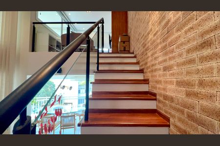 Apartamento à venda com 151m², 2 quartos e 3 vagas Apartamento à venda com 151m², 2 quartos e 3 vagasEscada