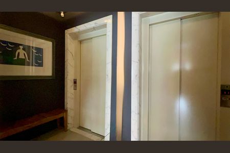 Apartamento à venda com 151m², 2 quartos e 3 vagas Apartamento à venda com 151m², 2 quartos e 3 vagasHall social