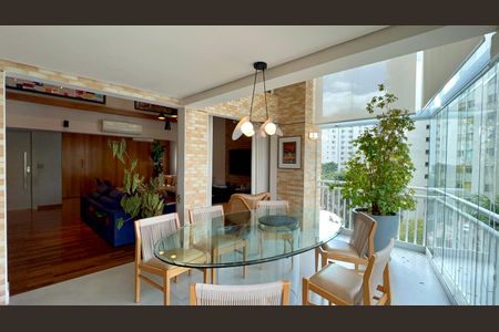 Apartamento à venda com 151m², 2 quartos e 3 vagas Apartamento à venda com 151m², 2 quartos e 3 vagasVaranda gourmet