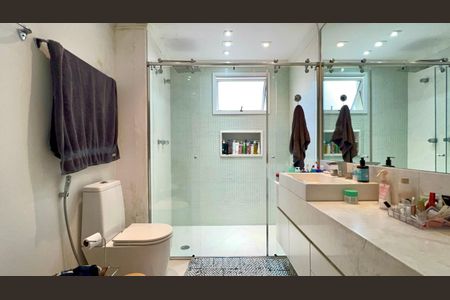 Apartamento à venda com 151m², 2 quartos e 3 vagas Apartamento à venda com 151m², 2 quartos e 3 vagasBanheiro da Suíte