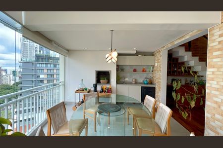 Apartamento à venda com 151m², 2 quartos e 3 vagas Apartamento à venda com 151m², 2 quartos e 3 vagasVaranda gourmet