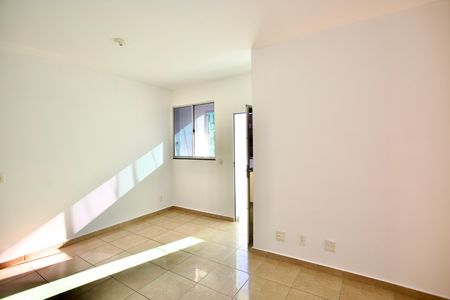 Sala de apartamento para alugar com 3 quartos, 68m² em Parque das Acácias, Contagem