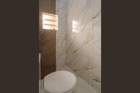 Banheiro de casa para alugar com 1 quarto, 40m² em Jardim Miriam, São Paulo