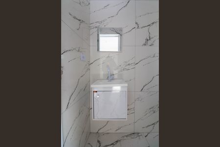 Banheiro da Suíte de casa para alugar com 1 quarto, 40m² em Jardim Miriam, São Paulo