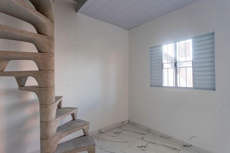 Studio - cozinha  de casa para alugar com 1 quarto, 40m² em Jardim Miriam, São Paulo
