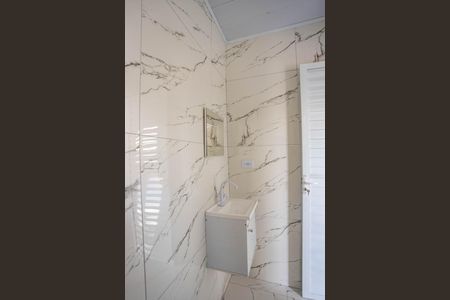 Studio - banheiro  de casa para alugar com 1 quarto, 40m² em Jardim Miriam, São Paulo