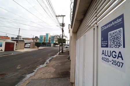 Plaquinha de apartamento para alugar com 2 quartos, 64m² em Santa Mônica, Uberlândia