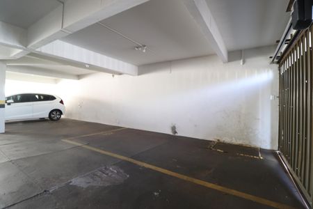 Garagens de apartamento para alugar com 3 quartos, 140m² em Centro, Uberlândia
