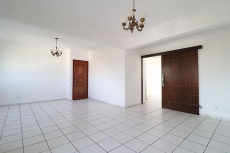 Sala de apartamento para alugar com 3 quartos, 140m² em Centro, Uberlândia