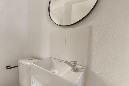Banheiro de apartamento à venda com 2 quartos, 40m² em Jardim do Lago Continuacao, Campinas