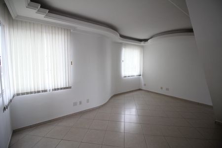 Apartamento para alugar com 178m², 4 quartos e 2 vagasSala