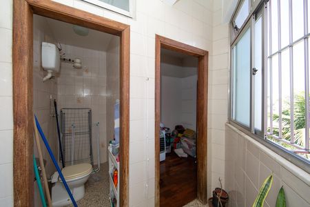 QUARTO E BANHO DE EMPREGADA de apartamento à venda com 3 quartos, 90m² em Caiçaras, Belo Horizonte