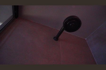Banheiro  de kitnet/studio para alugar com 1 quarto, 40m² em Três Figueiras, Porto Alegre