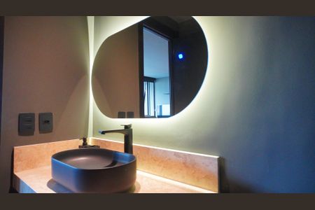 Banheiro  de kitnet/studio para alugar com 1 quarto, 40m² em Três Figueiras, Porto Alegre