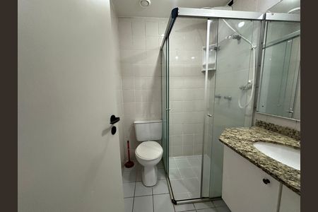 Banheiro da Suíte de apartamento para alugar com 3 quartos, 75m² em Alphaville Industrial, Barueri