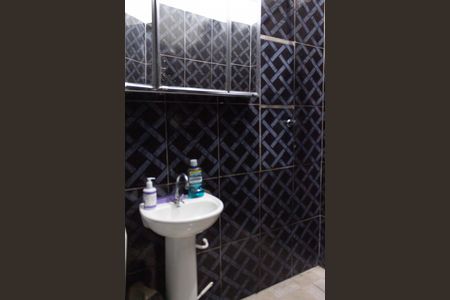 Banheiro de casa para alugar com 2 quartos, 60m² em Jardim Leni, São Paulo