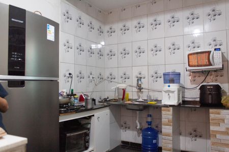 Cozinha de casa para alugar com 2 quartos, 60m² em Jardim Leni, São Paulo