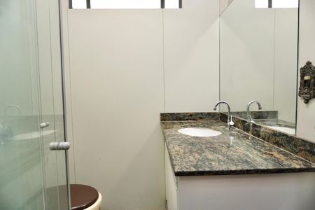 Apartamento à venda com 192m², 3 quartos e 2 vagas Apartamento à venda com 192m², 3 quartos e 2 vagasBanheiro Social
