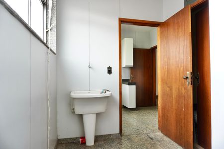 Apartamento à venda com 192m², 3 quartos e 2 vagas Apartamento à venda com 192m², 3 quartos e 2 vagasÁrea de Serviço