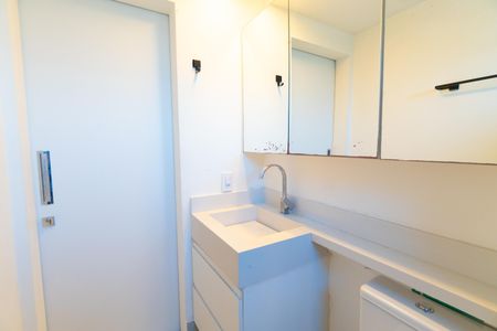 Apartamento à venda com 70m², 2 quartos e 2 vagas Apartamento à venda com 70m², 2 quartos e 2 vagasBanheiro da Suíte