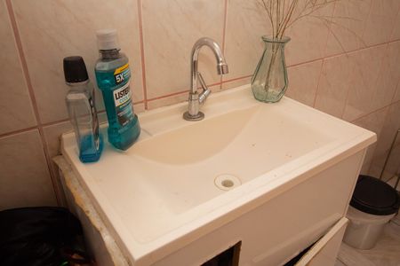 Casa à venda com 80m², 1 quarto e sem vaga Casa à venda com 80m², 1 quarto e sem vagaBanheiro