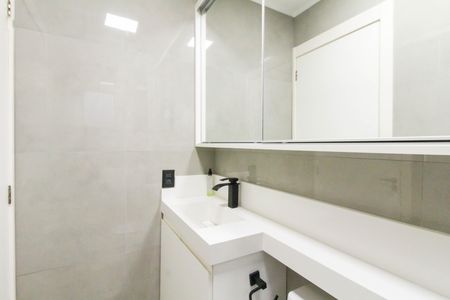 Banheiro de apartamento à venda com 3 quartos, 65m² em Igara, Canoas