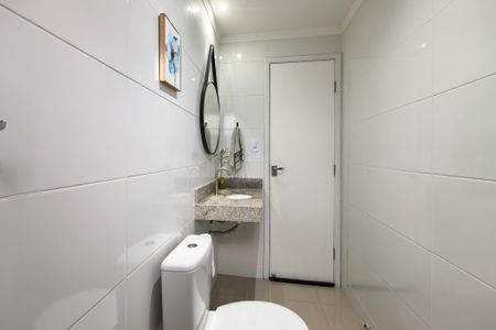 Banheiro de apartamento para alugar com 2 quartos, 72m² em Nova Mirim, Praia Grande