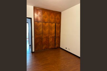Casa à venda com 308m², 3 quartos e 2 vagas