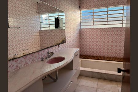 Casa à venda com 308m², 3 quartos e 2 vagas